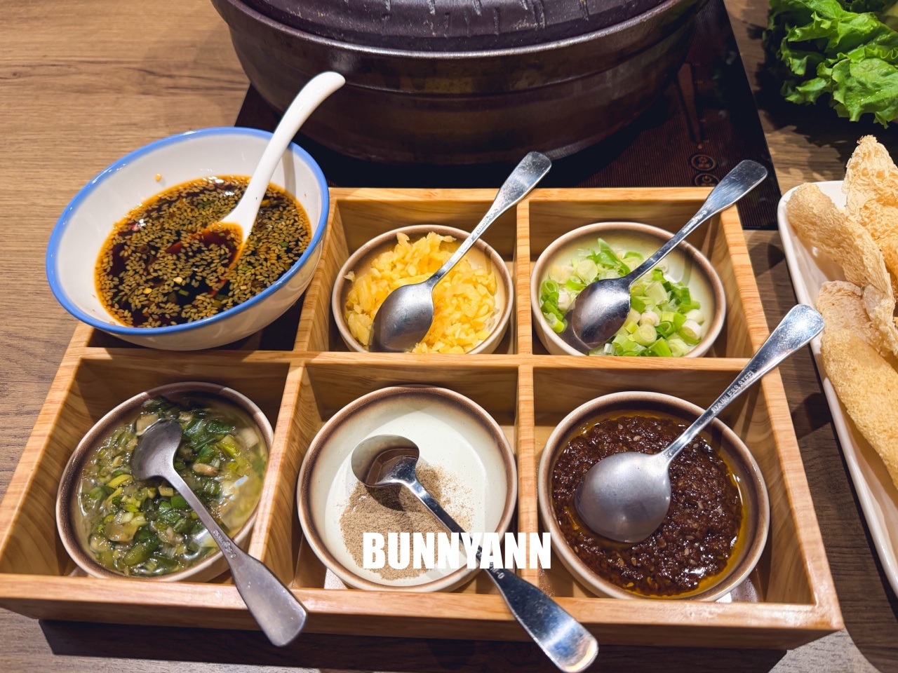 台北信義區美食「君曜雞湯」，被譽為雞湯界的LV！濃郁金黃湯頭超銷魂，包廂聚餐推薦