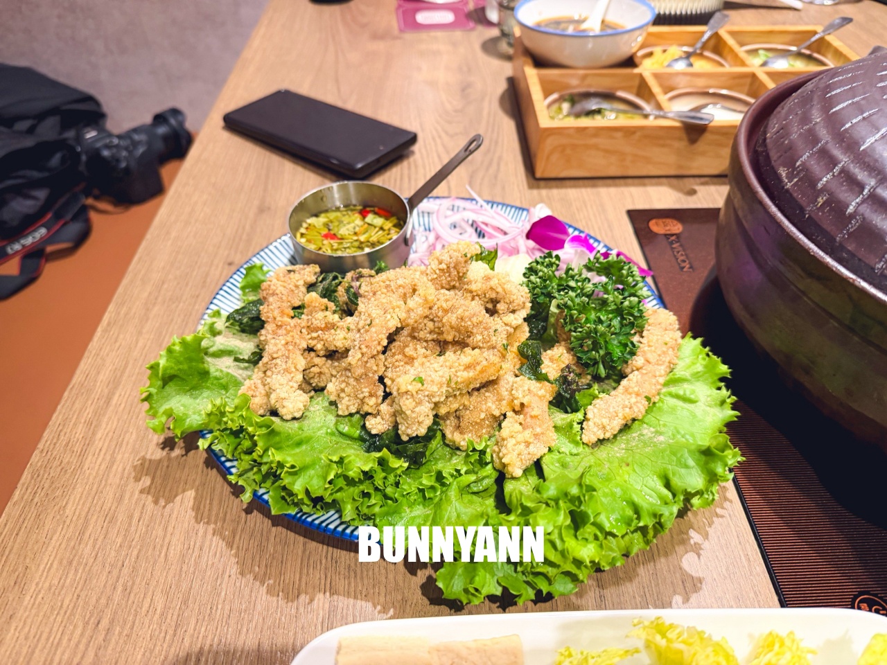 台北信義區美食「君曜雞湯」，被譽為雞湯界的LV！濃郁金黃湯頭超銷魂，包廂聚餐推薦