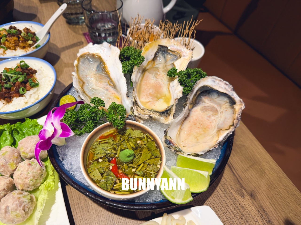 台北信義區美食「君曜雞湯」，被譽為雞湯界的LV！濃郁金黃湯頭超銷魂，包廂聚餐推薦