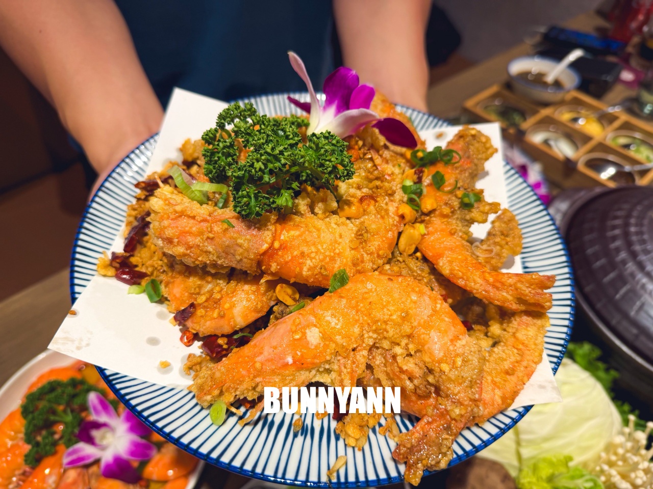 台北信義區美食「君曜雞湯」，被譽為雞湯界的LV！濃郁金黃湯頭超銷魂，包廂聚餐推薦