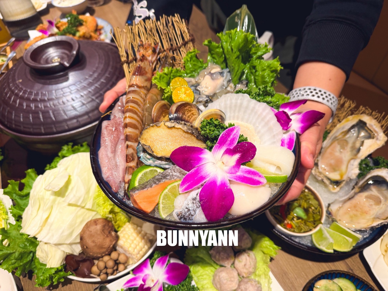 台北信義區美食「君曜雞湯」，被譽為雞湯界的LV！濃郁金黃湯頭超銷魂，包廂聚餐推薦