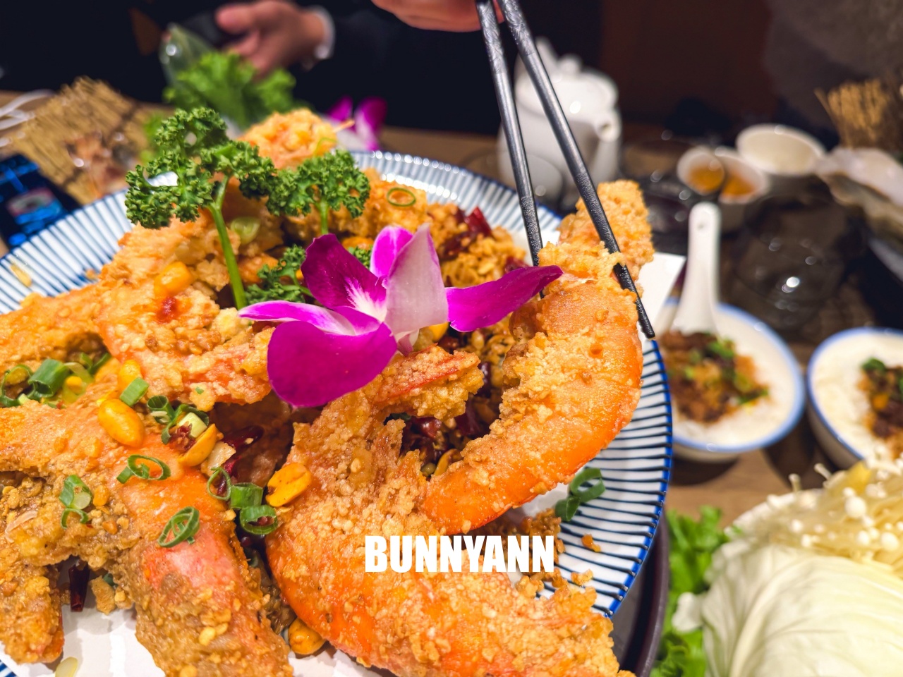 台北信義區美食「君曜雞湯」，被譽為雞湯界的LV！濃郁金黃湯頭超銷魂，包廂聚餐推薦