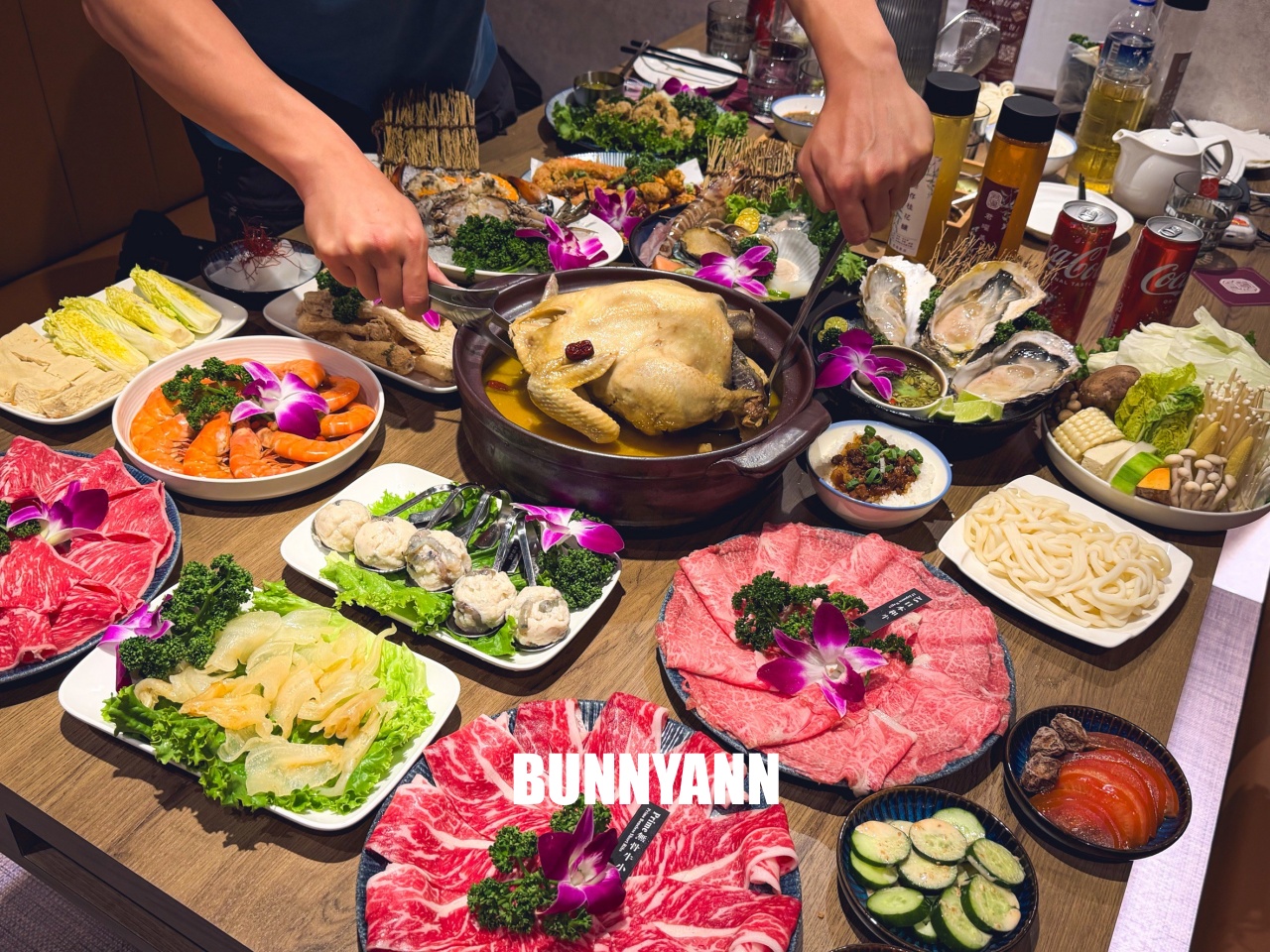 台北信義區美食「君曜雞湯」，被譽為雞湯界的LV！濃郁金黃湯頭超銷魂，包廂聚餐推薦