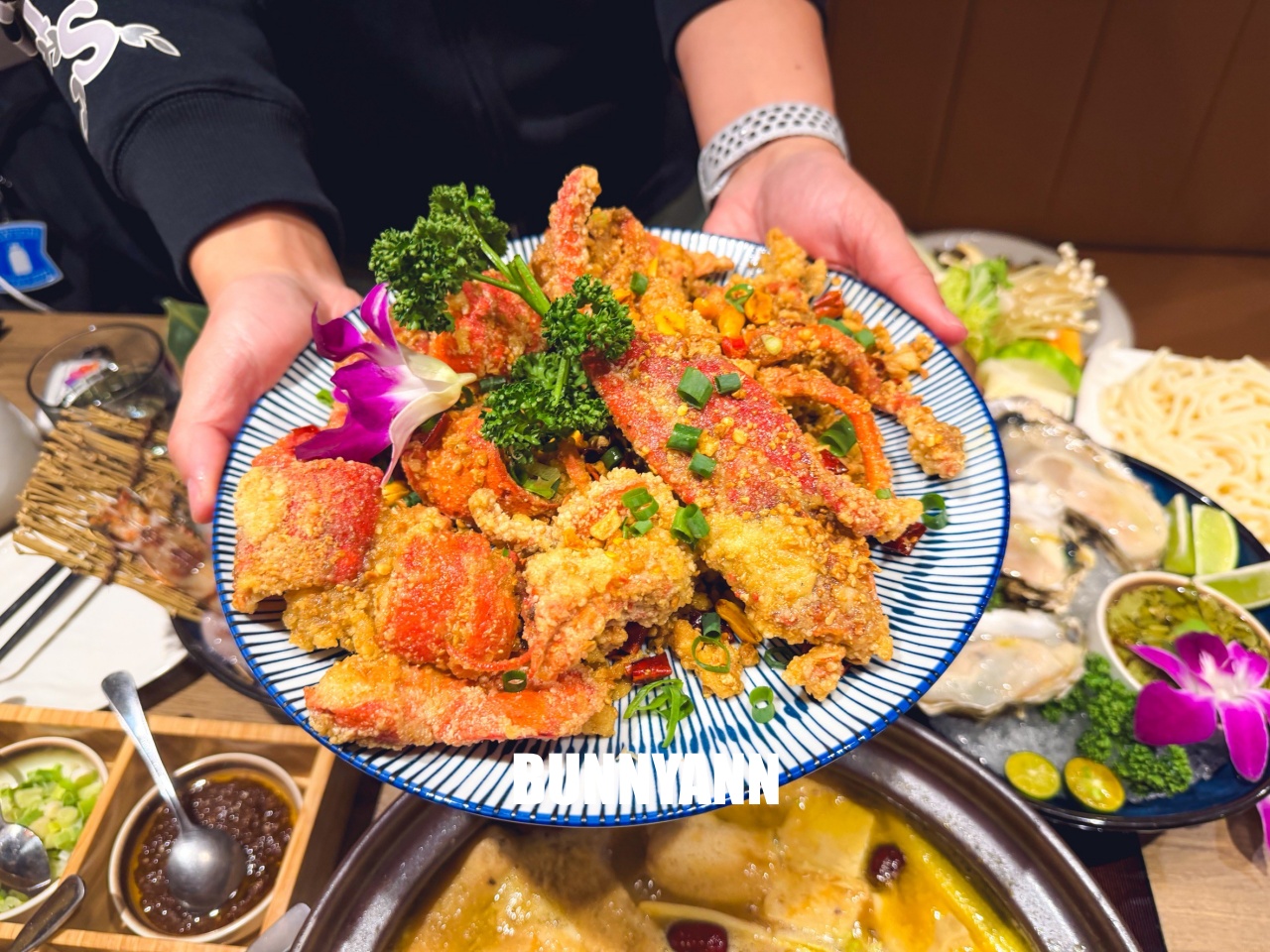 台北信義區美食「君曜雞湯」，被譽為雞湯界的LV！濃郁金黃湯頭超銷魂，包廂聚餐推薦