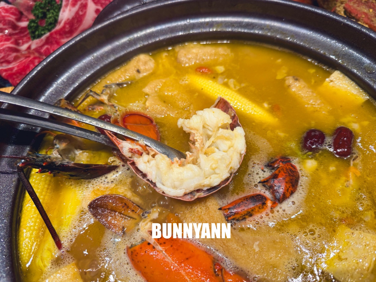 台北信義區美食「君曜雞湯」，被譽為雞湯界的LV！濃郁金黃湯頭超銷魂，包廂聚餐推薦