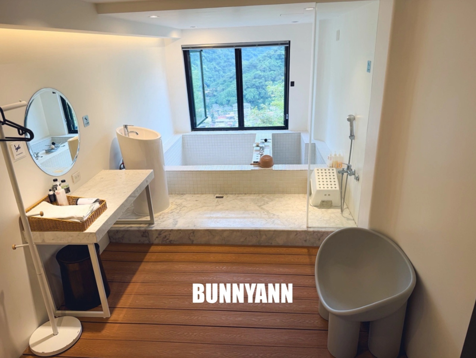 烏來旅晨溫泉民宿