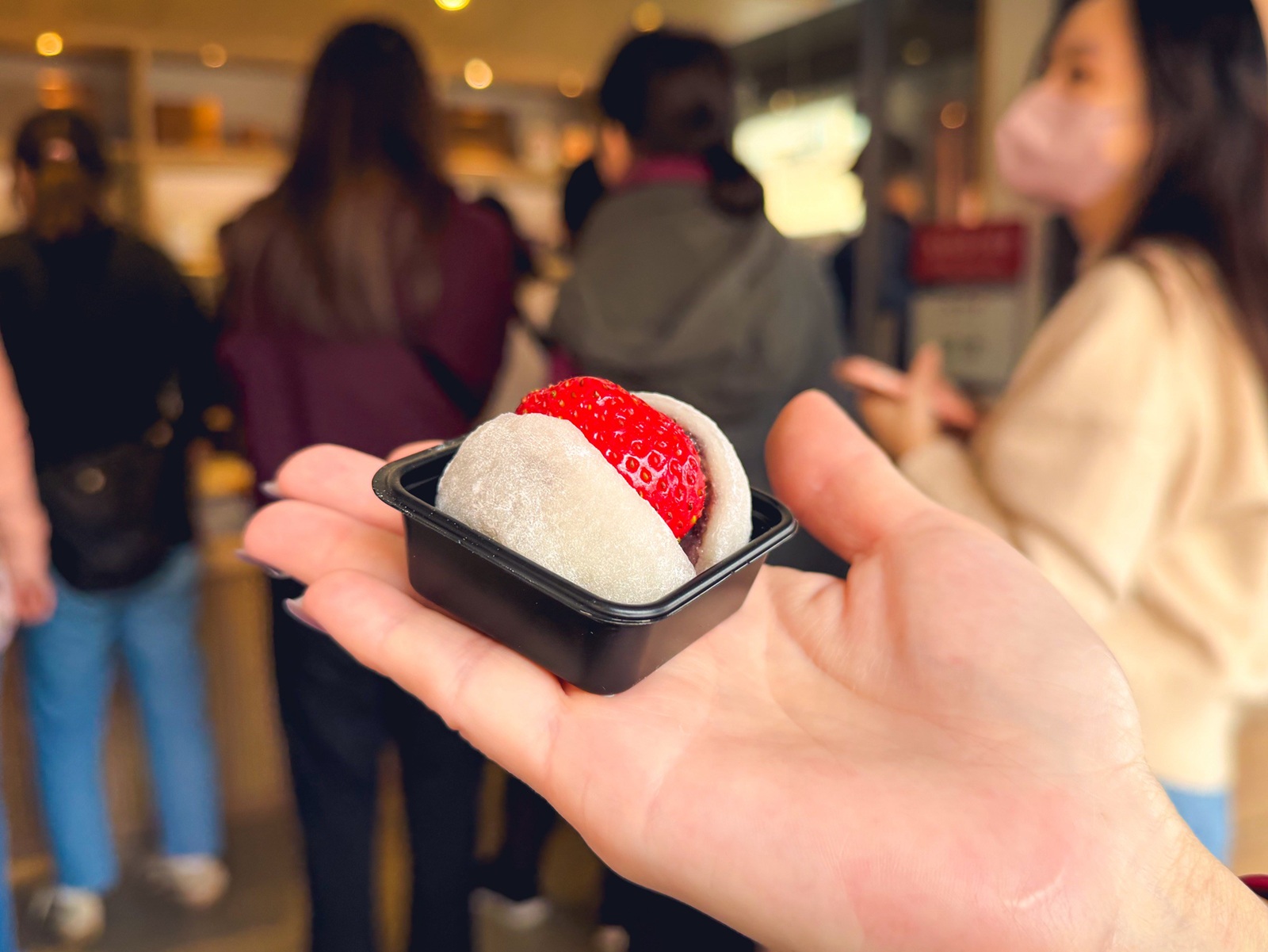 台北迪化街必吃！滋養和菓子，草莓大福期間限定，最中餅現烤超美味！