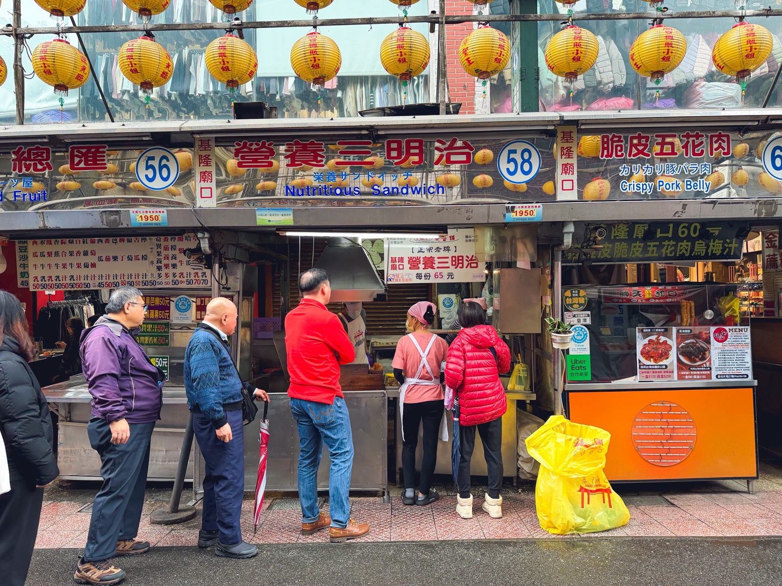 基隆美食【廟口營養三明治】大排長龍也要吃，炸麵包配甜甜美乃滋太邪惡啦！