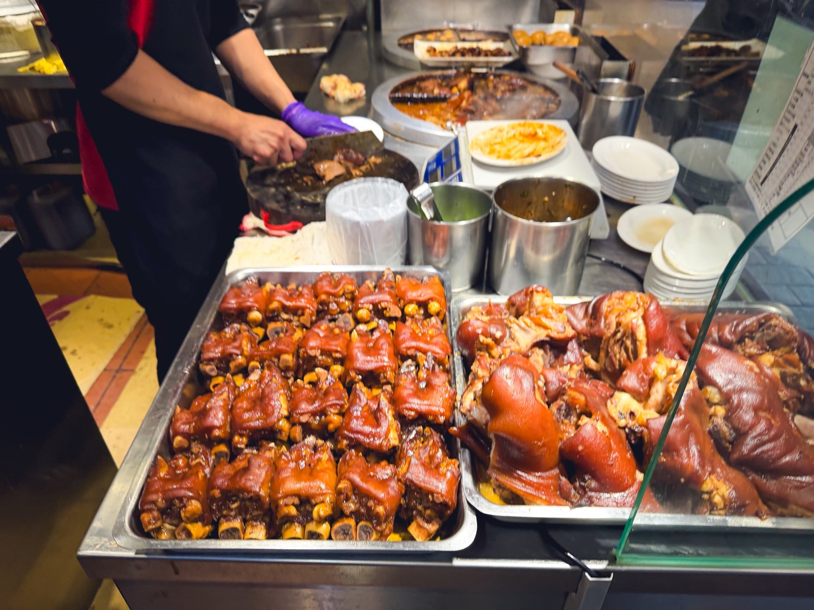 台北萬華美食「西門麵店銷魂豬腳飯」，油亮入味超下飯，西門町必吃超人氣老店！ @小兔小安*旅遊札記
