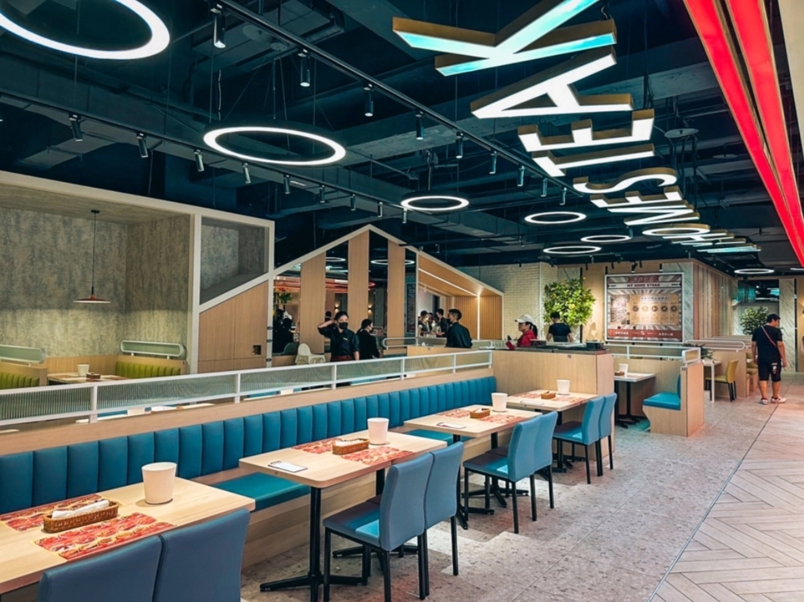 【我家牛排林口A9店】提供多達四十道中西料理與自助霜淇淋自助吃到飽