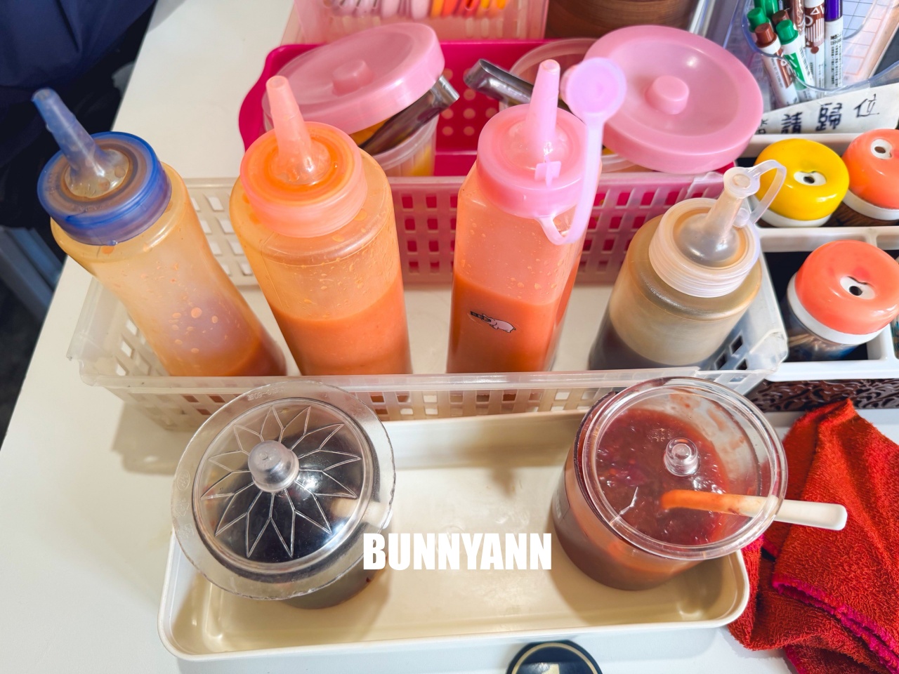 三重老牌油飯四神湯(大姊店)，飄香50年在地早餐，油飯配滿滿腸子冬粉湯超滿足！