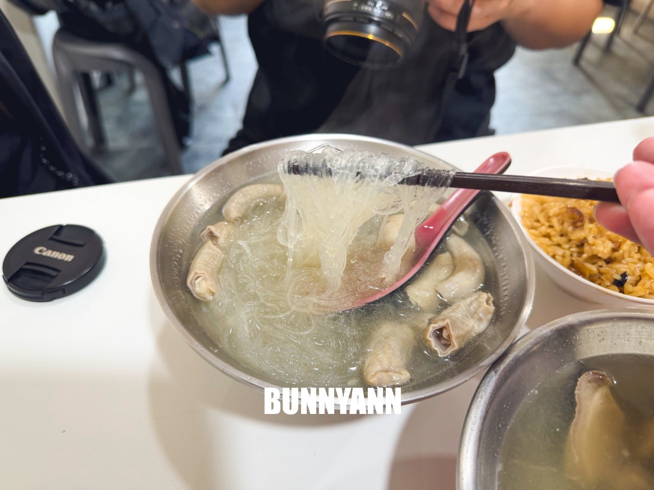 三重老牌油飯四神湯(大姊店)，飄香50年在地早餐，油飯配滿滿腸子冬粉湯超滿足！