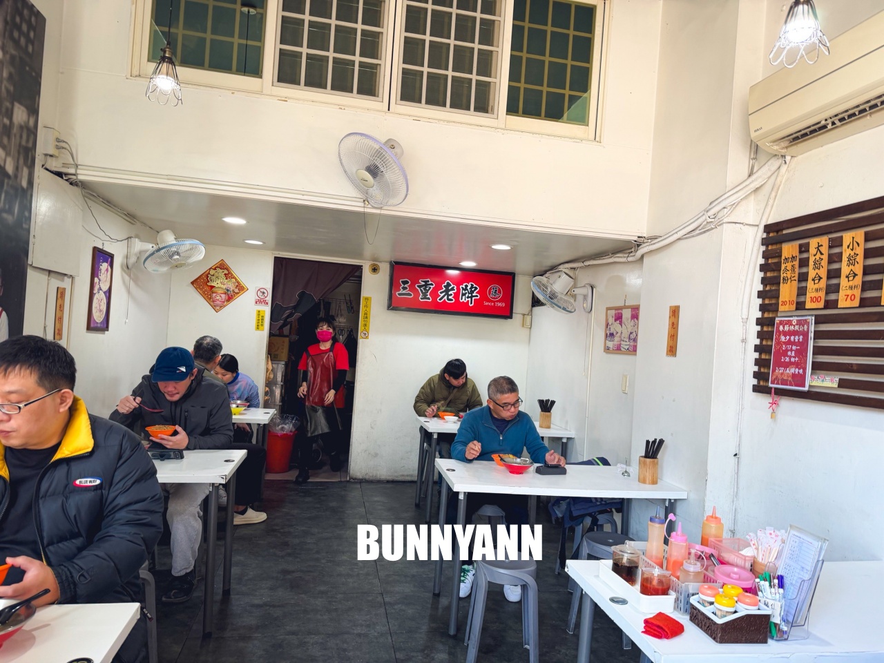 三重老牌油飯四神湯(大姊店)，飄香50年在地早餐，油飯配滿滿腸子冬粉湯超滿足！