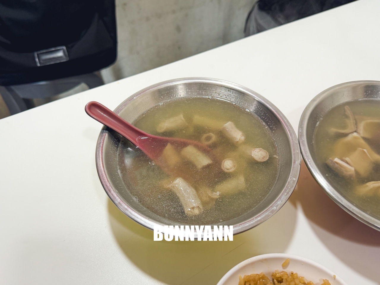 三重老牌油飯四神湯(大姊店)，飄香50年在地早餐，油飯配滿滿腸子冬粉湯超滿足！