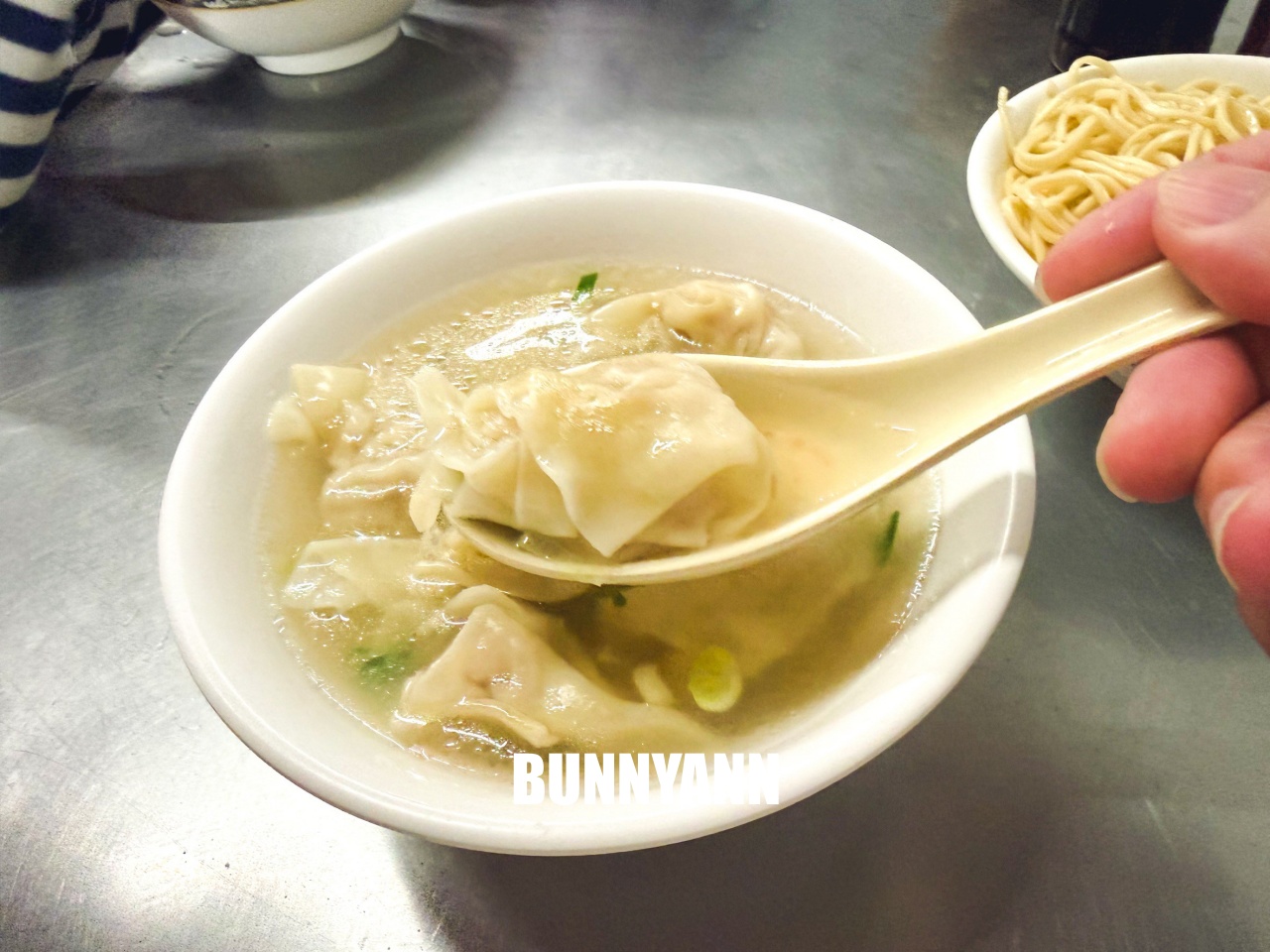 台北最強乾拌麵！中原福州乾麵，這碗麵看起來普通吃起來超驚艷，餛飩湯皮薄餡鮮必點！