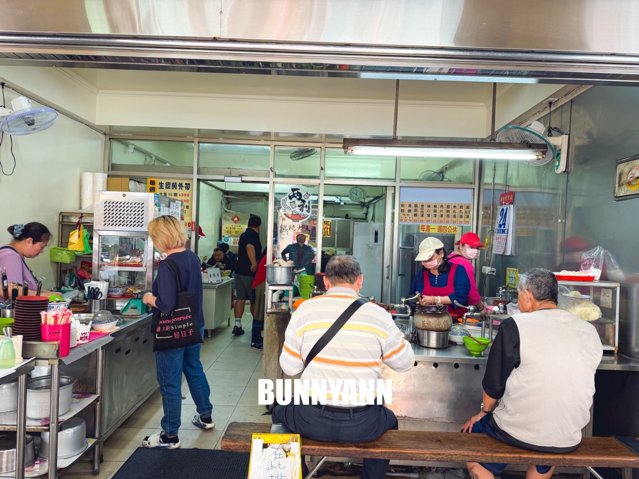 基隆美食「兩利餛飩大王」在地傳承三代，銅板價乾麵加餛飩湯超銷魂，這家隱藏版老店一定要收錄！