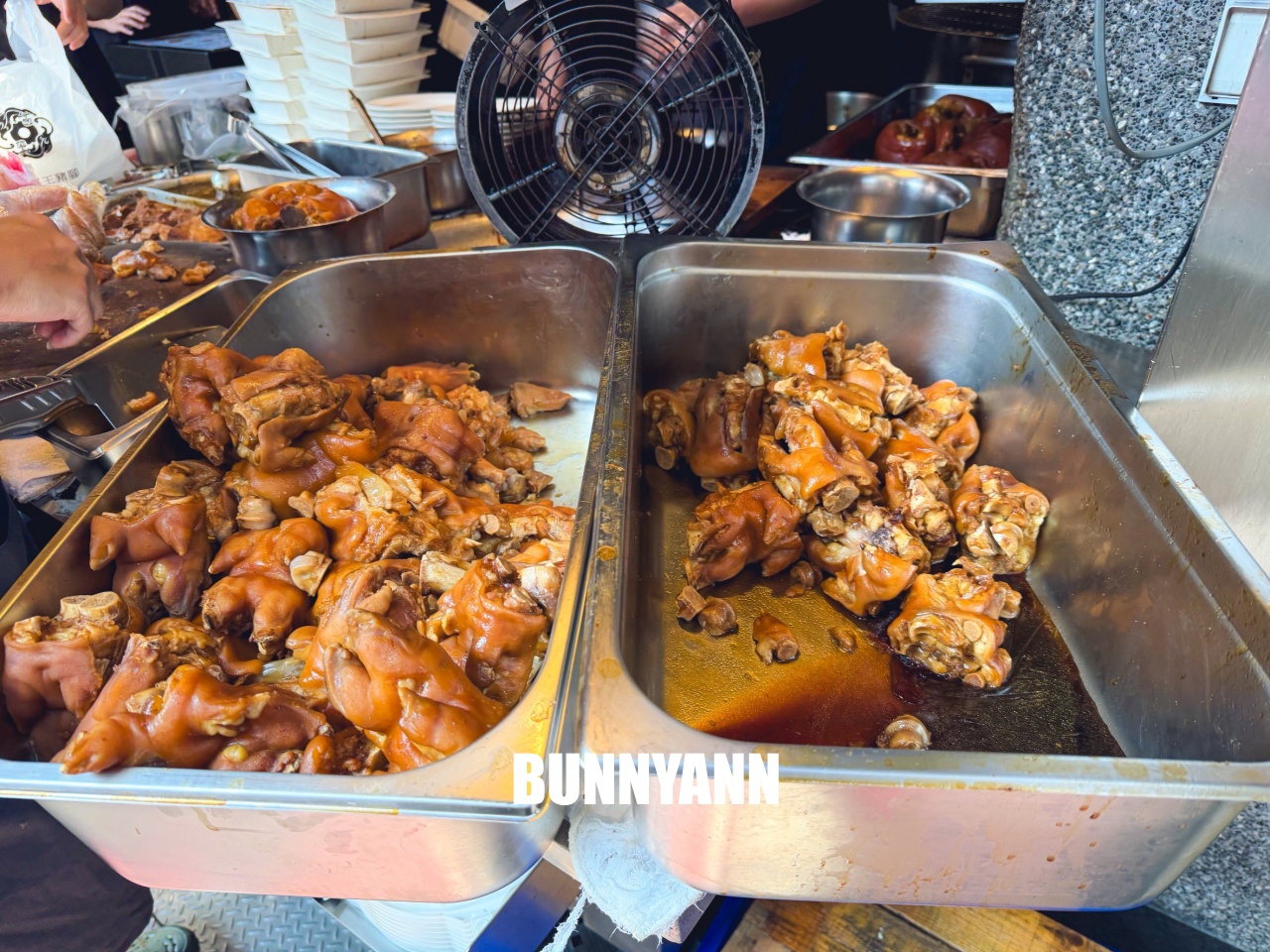 台北四平街美食「富霸王豬腳」，天天排隊的米其林級美味，黑金滷汁膠質滿滿太銷魂！