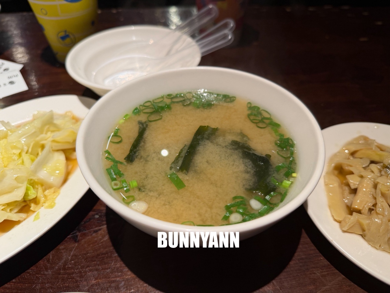 台北四平街美食「富霸王豬腳」，天天排隊的米其林級美味，黑金滷汁膠質滿滿太銷魂！