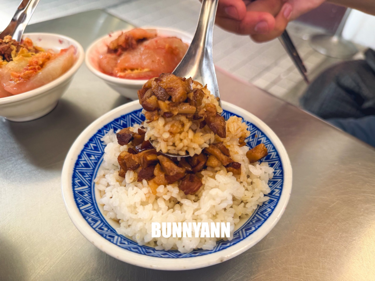 台北萬華美食「川業肉圓」,傳承百年的神級紅糟肉圓,必點滷肉飯跟料滿滿綜合羹! 台北萬華美食「川業肉圓」,傳承百年的神級紅糟肉圓,必點滷肉飯跟料滿滿綜合羹!