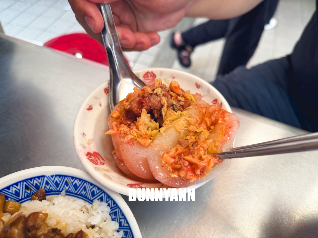 台北萬華美食「川業肉圓」,傳承百年的神級紅糟肉圓,必點滷肉飯跟料滿滿綜合羹! 台北萬華美食「川業肉圓」,傳承百年的神級紅糟肉圓,必點滷肉飯跟料滿滿綜合羹!