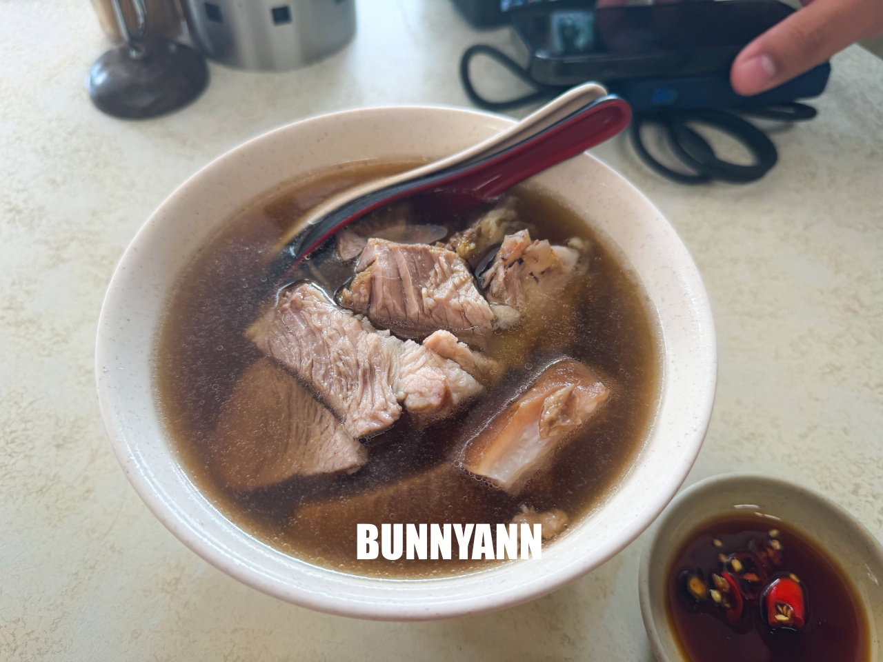 歸綏街當歸豬腳老店，大稻埕飄香老滋味，Q彈豬腳配關東煮太銷魂！