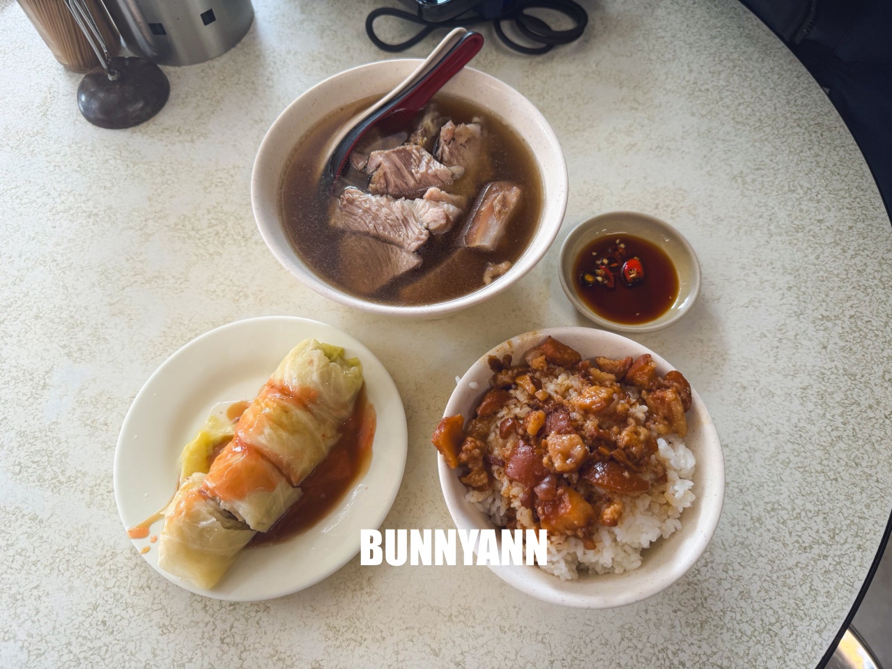 歸綏街當歸豬腳老店，大稻埕飄香老滋味，Q彈豬腳配關東煮太銷魂！