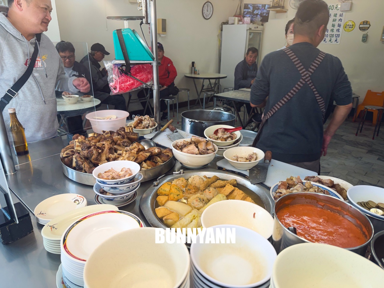 歸綏街當歸豬腳老店，大稻埕飄香老滋味，Q彈豬腳配關東煮太銷魂！