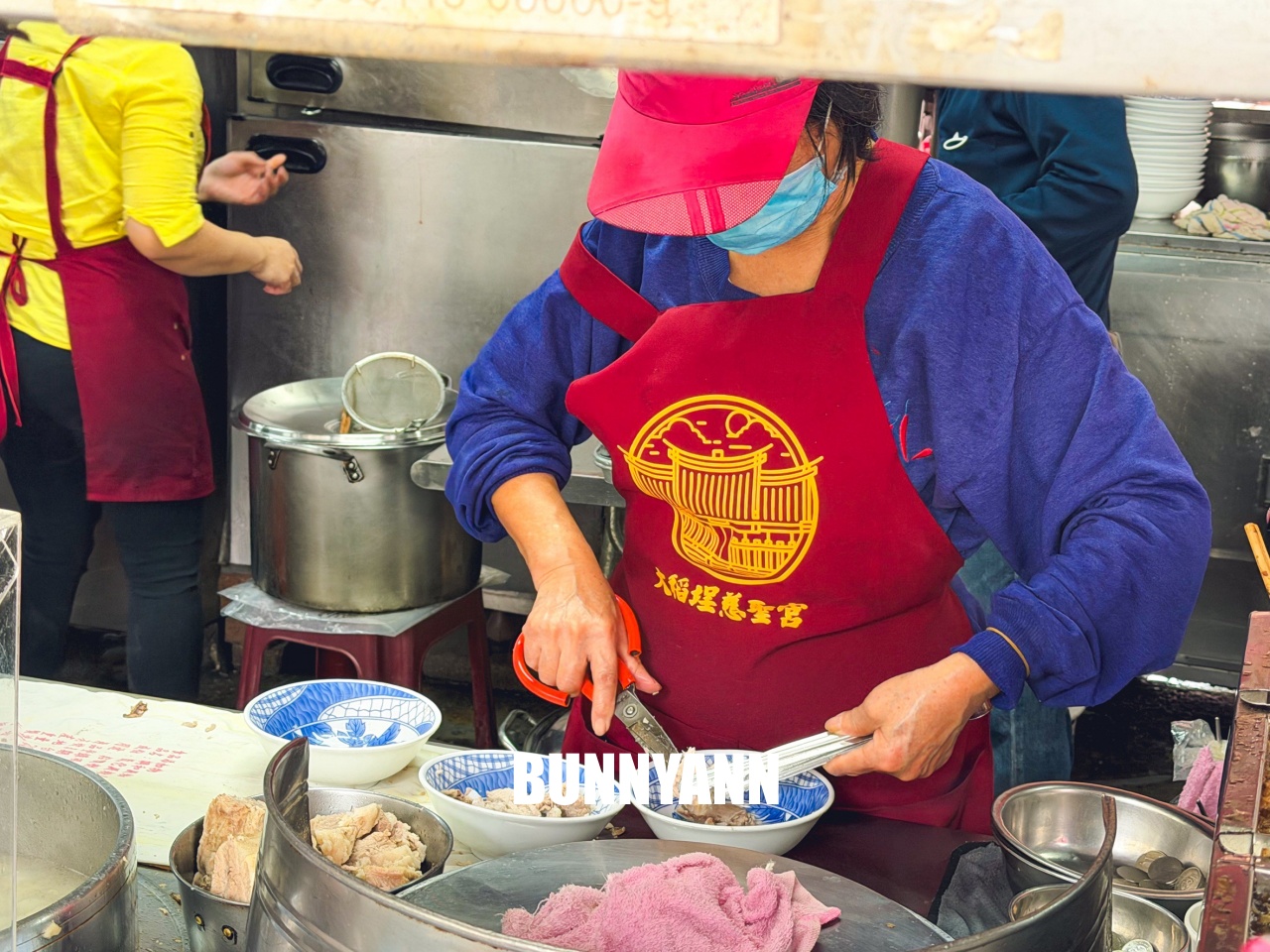 台北美食【江家原汁排骨湯】大稻埕慈聖宮大樹下最正宗台式早午餐，肉大塊湯頭超清甜！