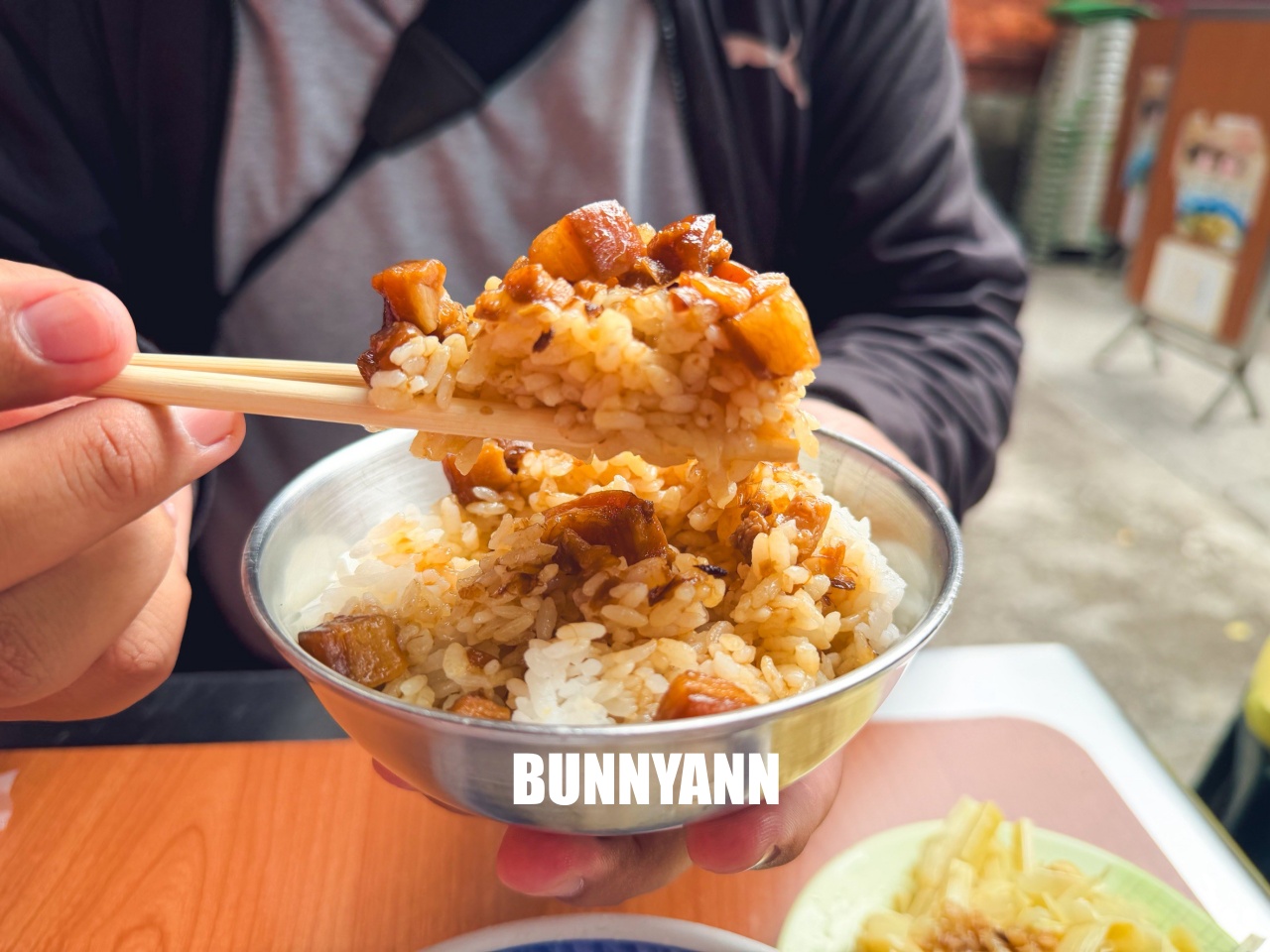 台北美食【江家原汁排骨湯】大稻埕慈聖宮大樹下最正宗台式早午餐，肉大塊湯頭超清甜！