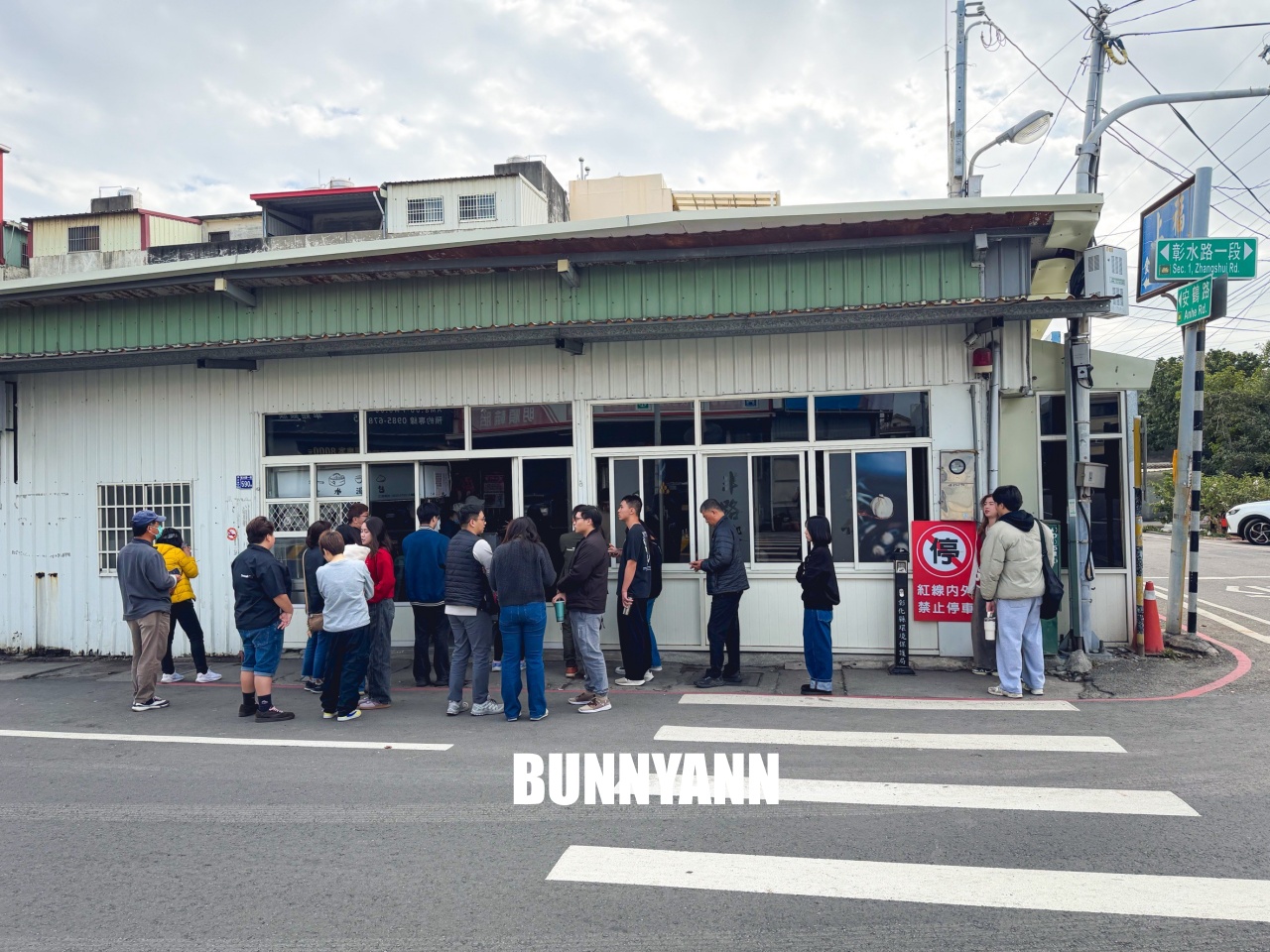 彰化最強美食！秀水湯包，爆漿湯汁像瀑布，在地排隊傳奇太狂了！