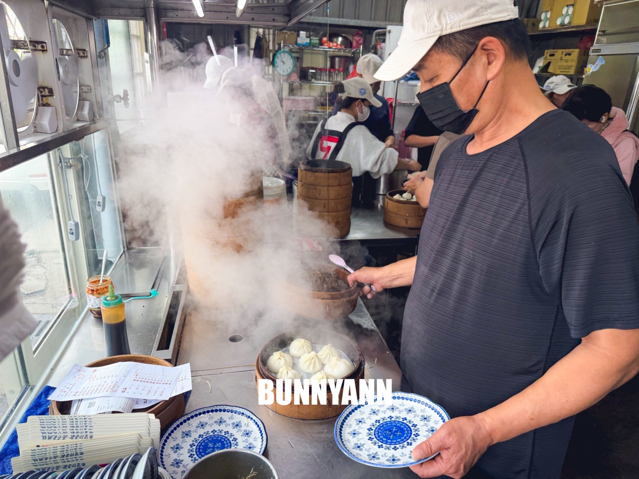 彰化最強美食！秀水湯包，爆漿湯汁像瀑布，在地排隊傳奇太狂了！