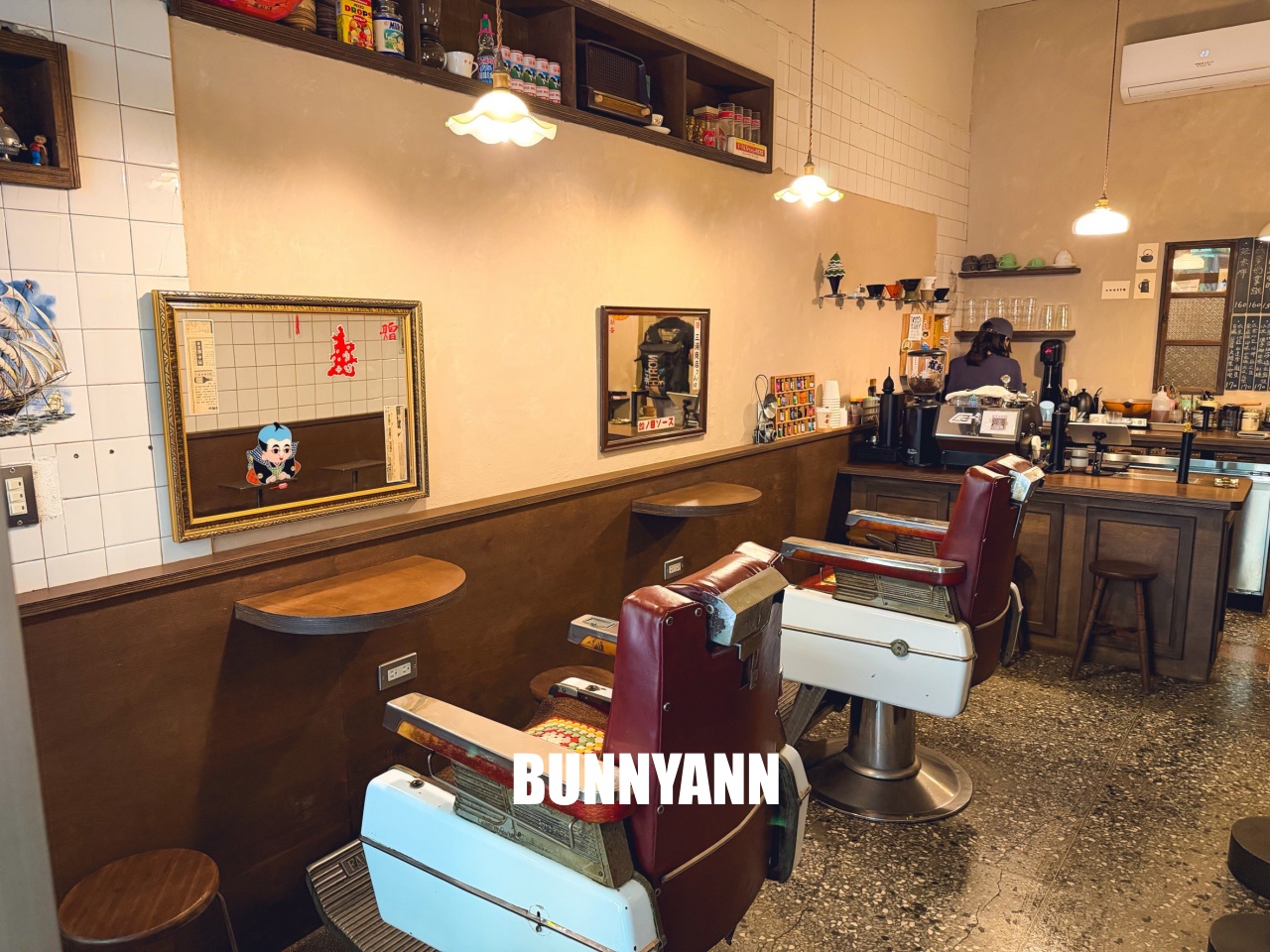 基隆美食【秋香理髮廳獅球珈琲部】隱身巷弄的老派復古理髮廳咖啡館，好拍到爆！