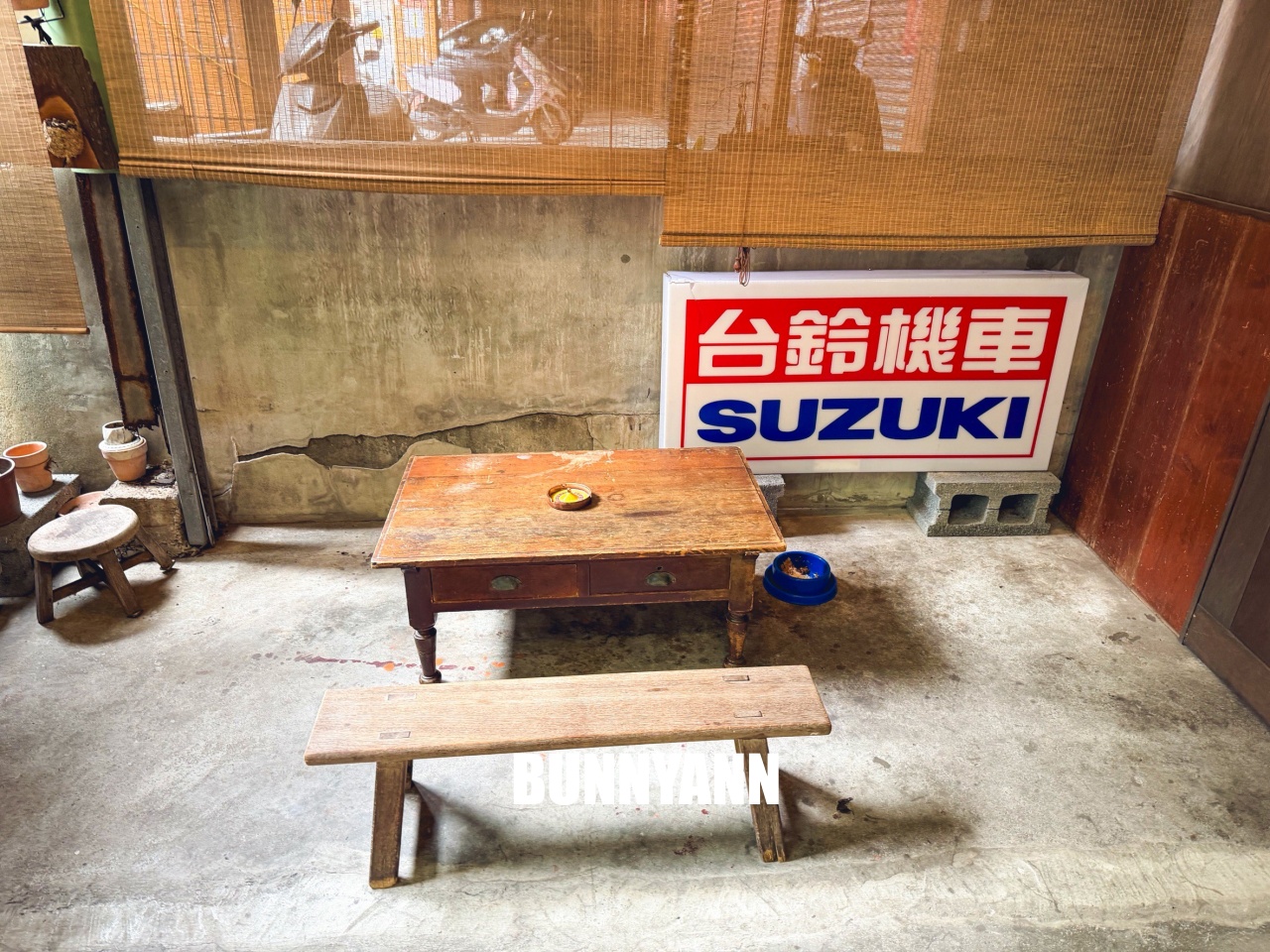 基隆美食【秋香理髮廳獅球珈琲部】隱身巷弄的老派復古理髮廳咖啡館，好拍到爆！