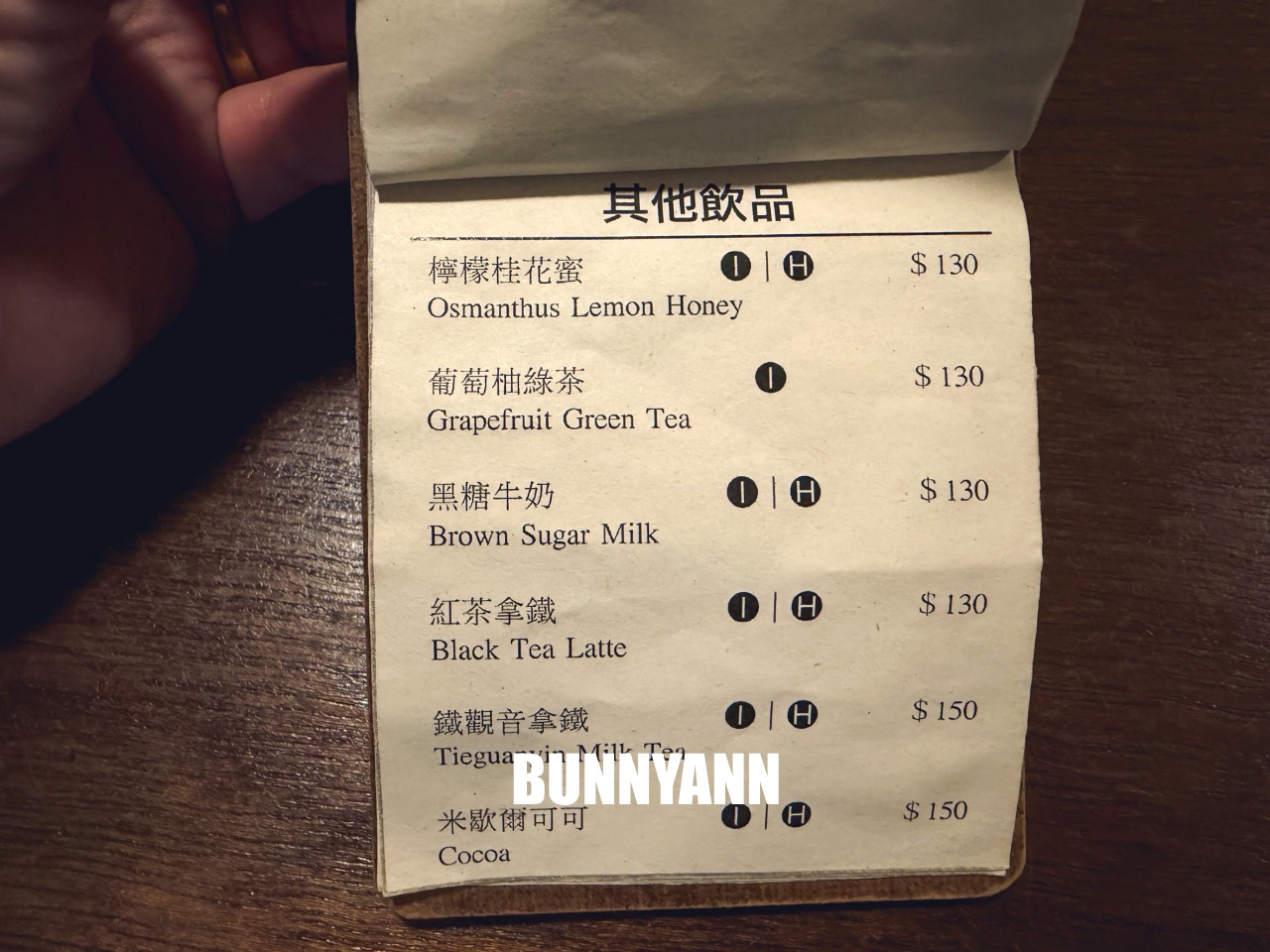 基隆美食【秋香理髮廳獅球珈琲部】隱身巷弄的老派復古理髮廳咖啡館，好拍到爆！