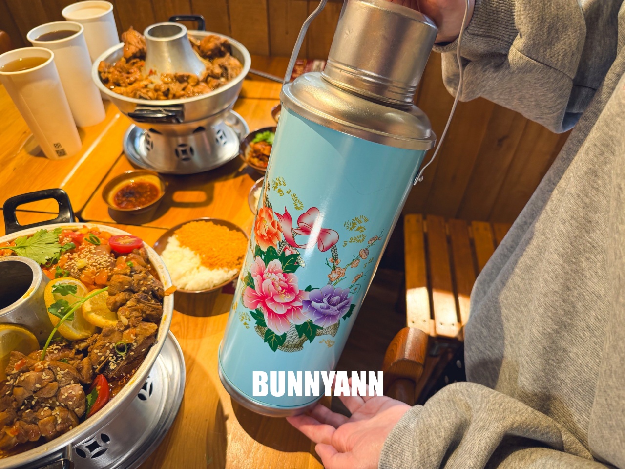 三峽美食「薑太宮火鍋雞&蔥雞飯」江湖風格超好拍，必點85元泉水雞飯與邪惡起司火鍋，CP值爆表！