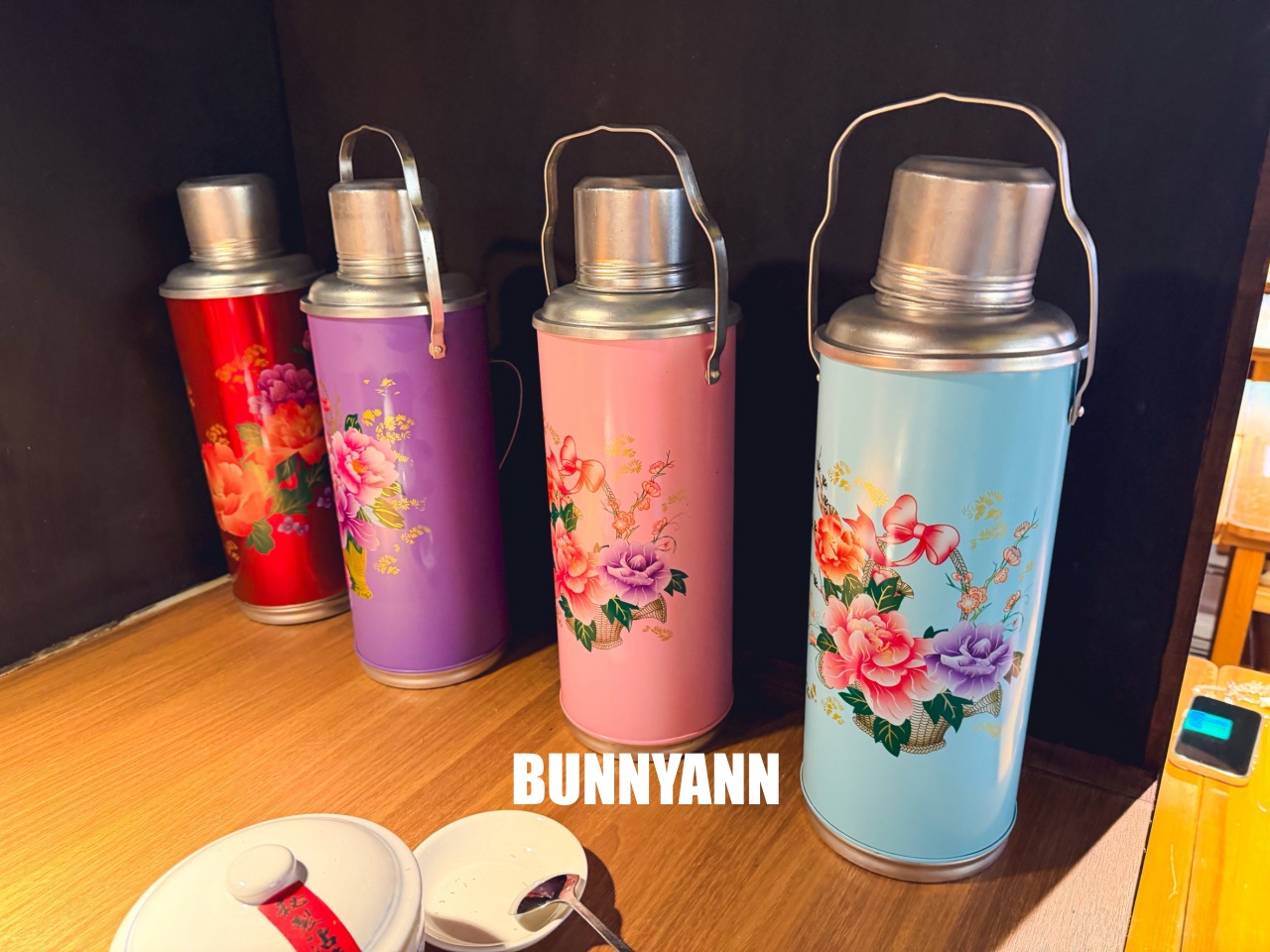 三峽美食「薑太宮火鍋雞&蔥雞飯」江湖風格超好拍，必點85元泉水雞飯與邪惡起司火鍋，CP值爆表！