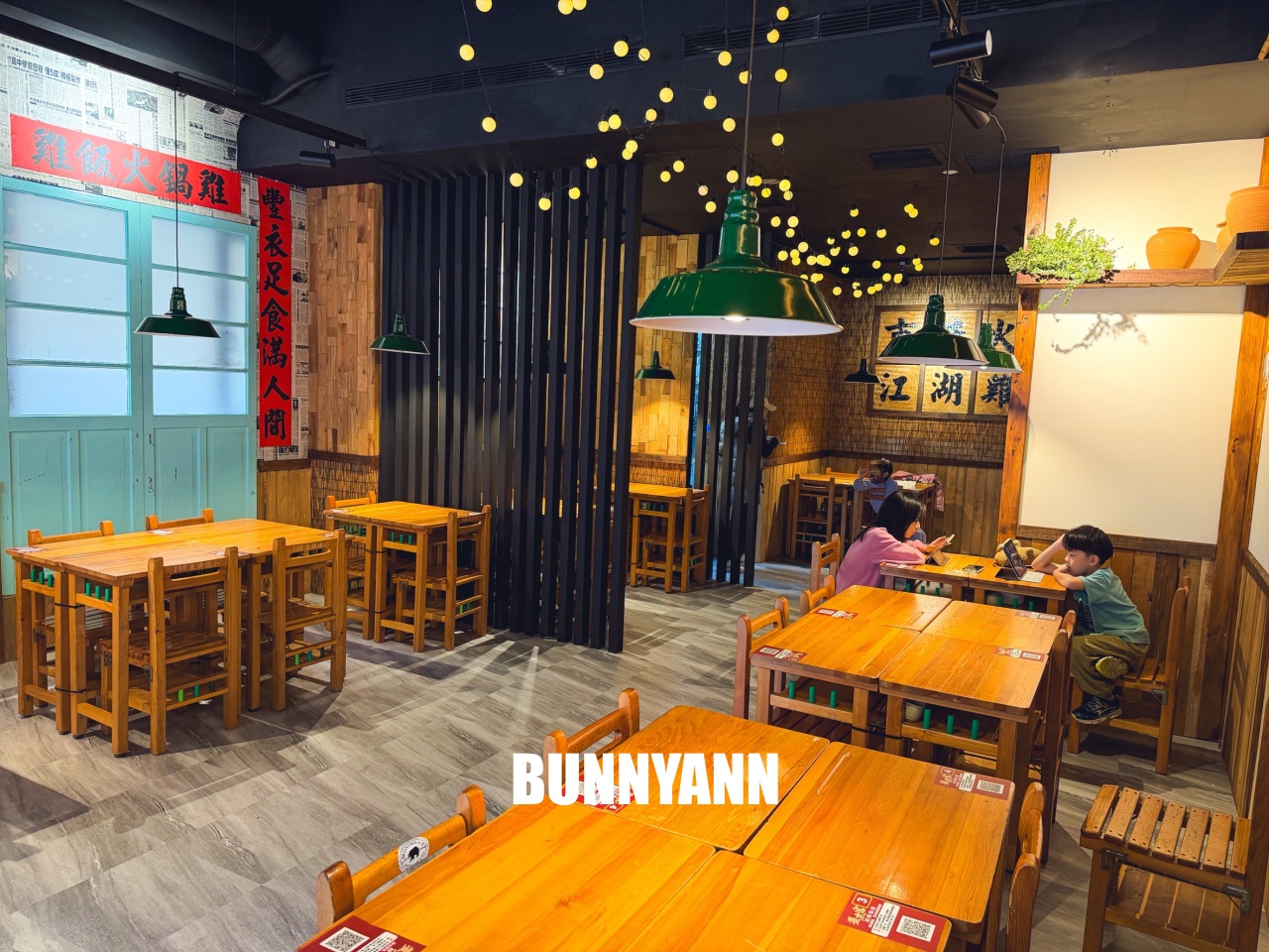 三峽美食「薑太宮火鍋雞&蔥雞飯」江湖風格超好拍，必點85元泉水雞飯與邪惡起司火鍋，CP值爆表！