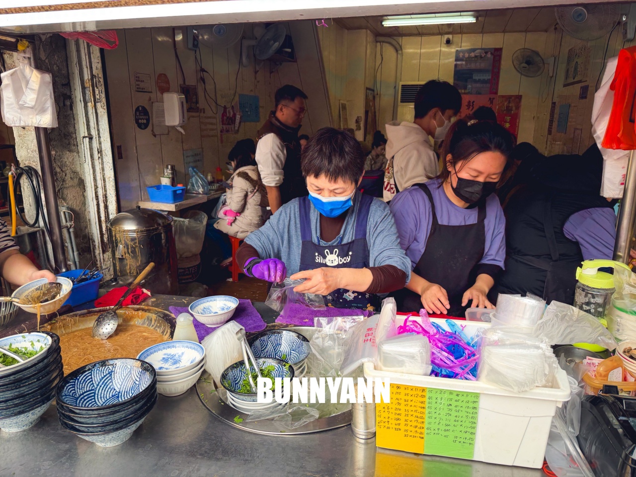 彰化美食！蚯蚓龍山麵線糊，一碗只要35元超佛心，在地人也排隊的最強銅板小吃！