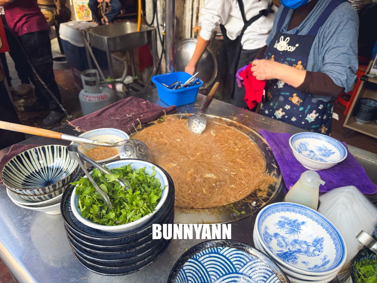 彰化美食！蚯蚓龍山麵線糊，一碗只要35元超佛心，在地人也排隊的最強銅板小吃！