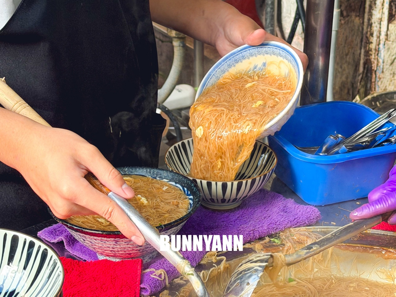 彰化美食！蚯蚓龍山麵線糊，一碗只要35元超佛心，在地人也排隊的最強銅板小吃！