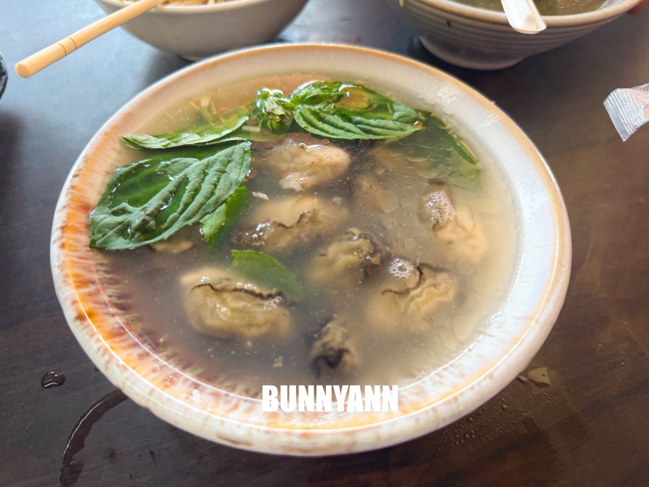 萬華美食【營養號西園橋下蚵仔湯】創立1969年的老字號，肥美蚵仔湯鮮甜好滋味！