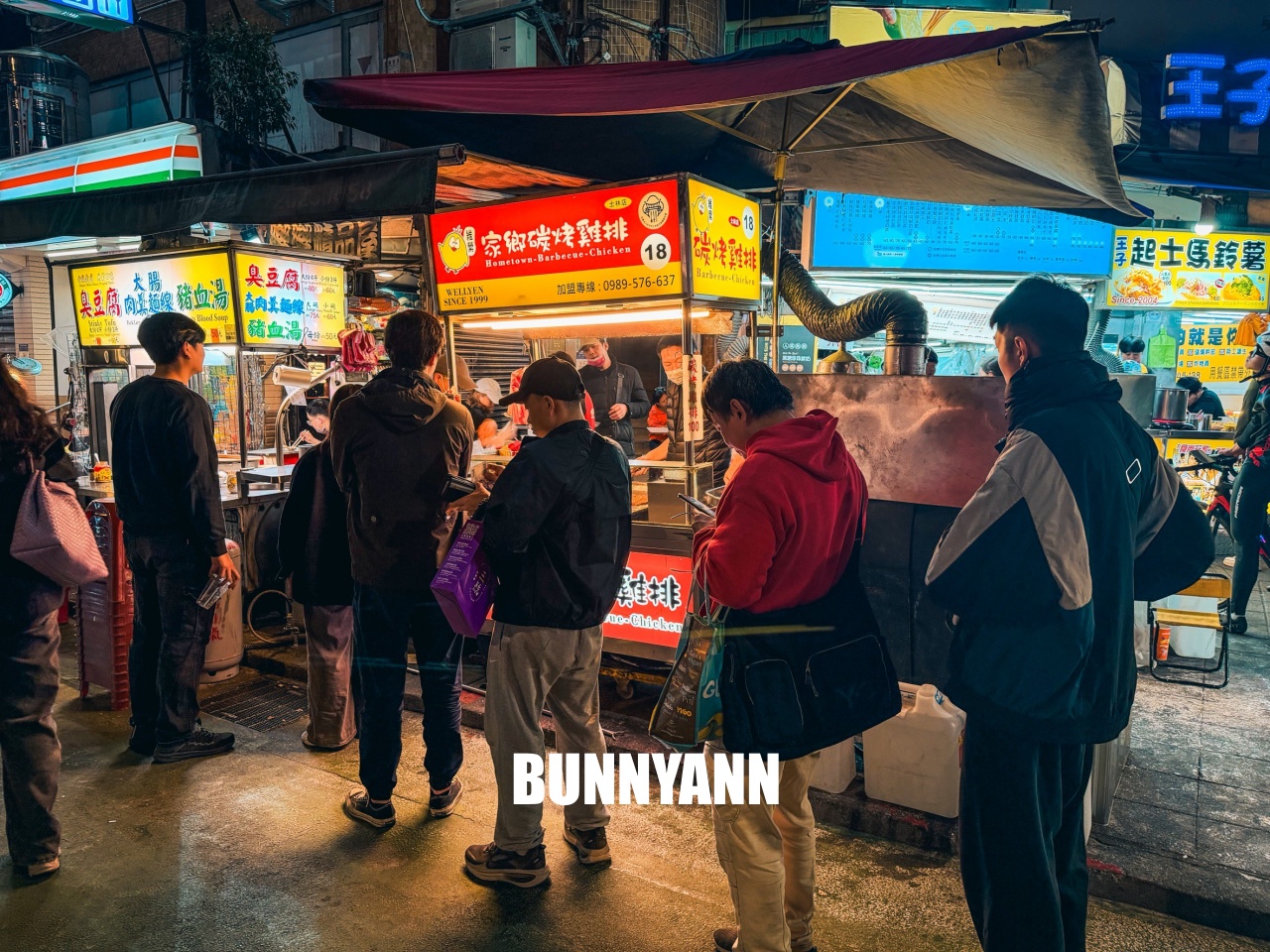 台北士林最強排隊王！家鄉碳烤雞排，先炸後烤多汁誘人，士林夜市必吃清單！