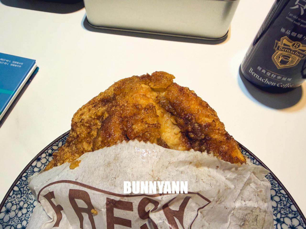 台北士林最強排隊王！家鄉碳烤雞排，先炸後烤多汁誘人，士林夜市必吃清單！