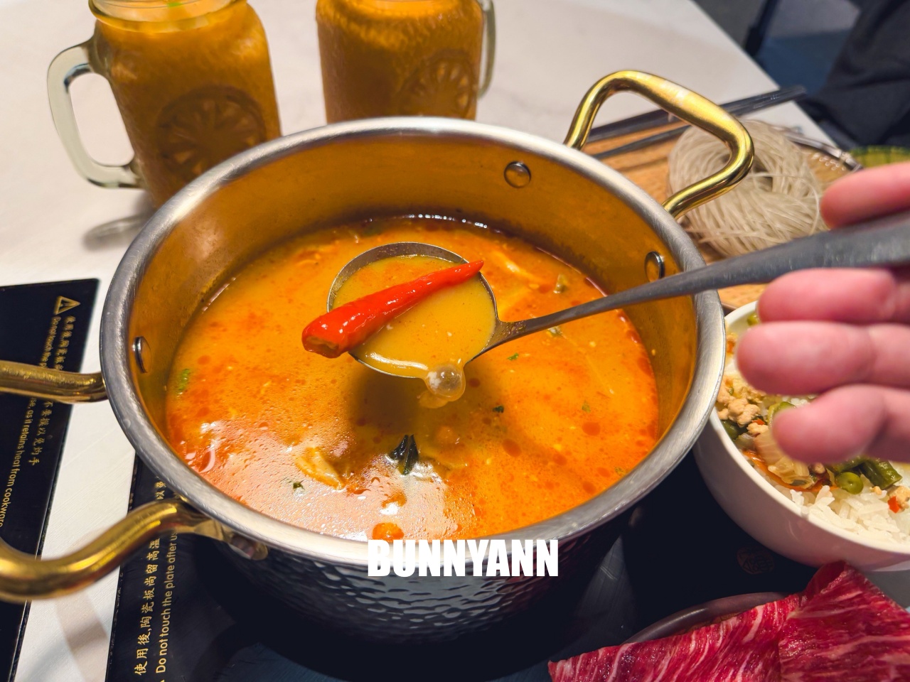 土城火鍋【鍋泰暖南洋火鍋】MAMA麵、泰奶無限暢飲，還有豐盛蔬菜吧吃到飽，讓人一吃再吃