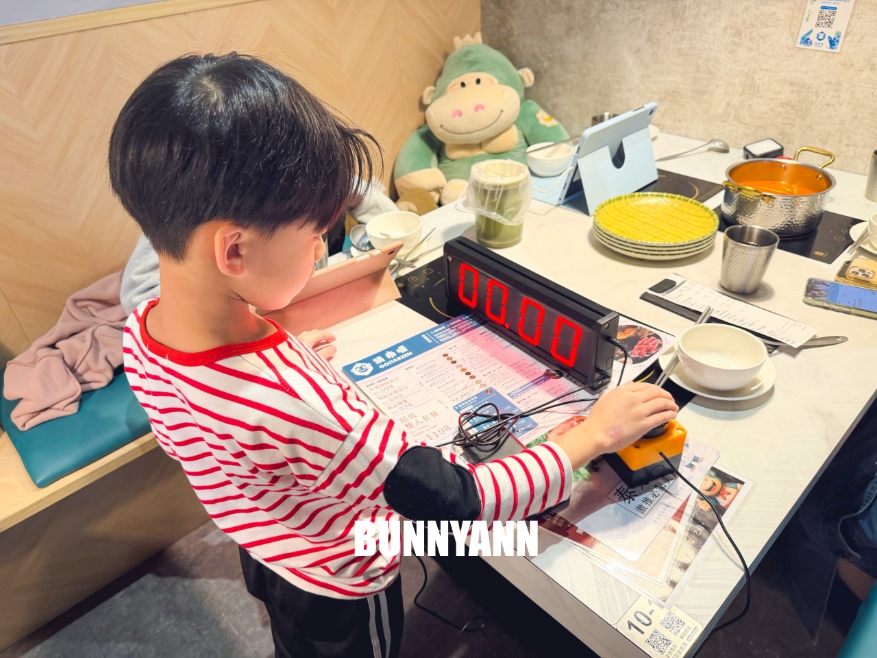 土城火鍋【鍋泰暖南洋火鍋】MAMA麵、泰奶無限暢飲，還有豐盛蔬菜吧吃到飽，讓人一吃再吃