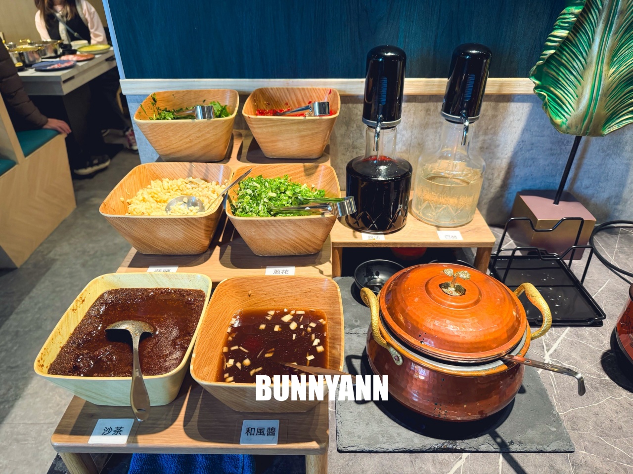 土城火鍋【鍋泰暖南洋火鍋】MAMA麵、泰奶無限暢飲，還有豐盛蔬菜吧吃到飽，讓人一吃再吃