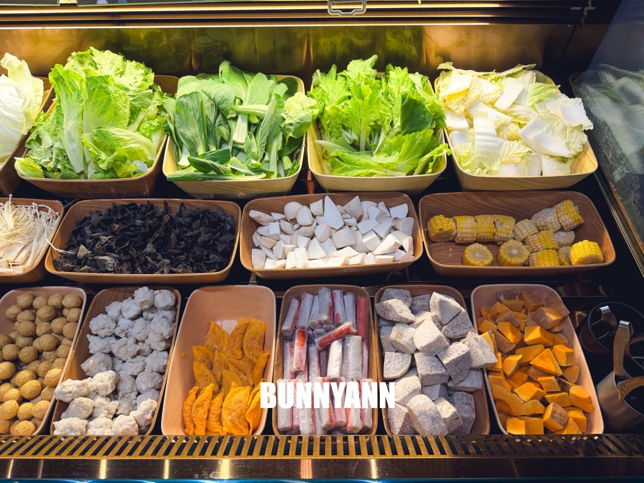 土城火鍋【鍋泰暖南洋火鍋】MAMA麵、泰奶無限暢飲，還有豐盛蔬菜吧吃到飽，讓人一吃再吃