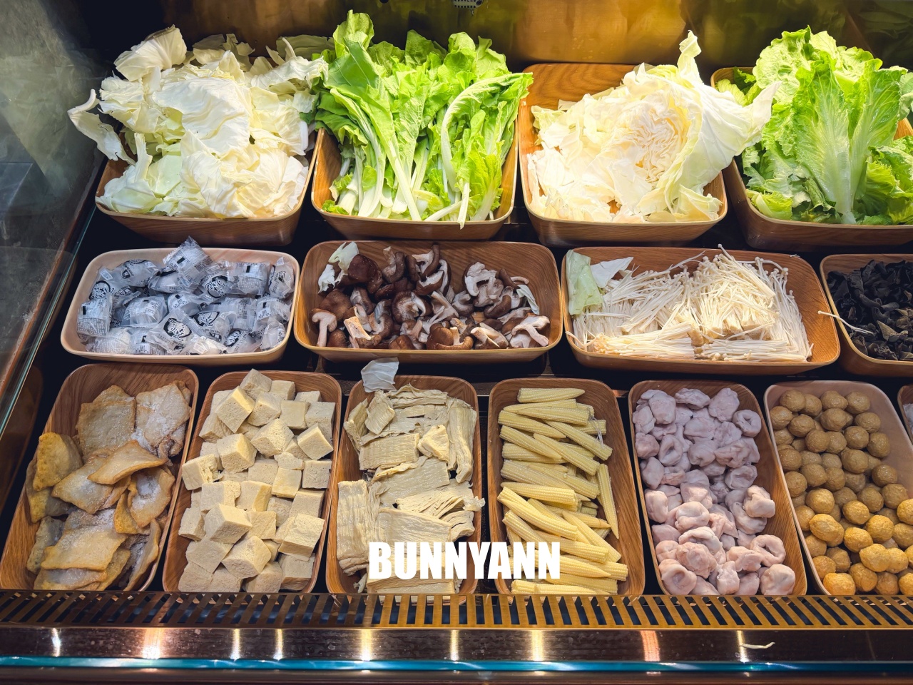 土城火鍋【鍋泰暖南洋火鍋】MAMA麵、泰奶無限暢飲，還有豐盛蔬菜吧吃到飽，讓人一吃再吃