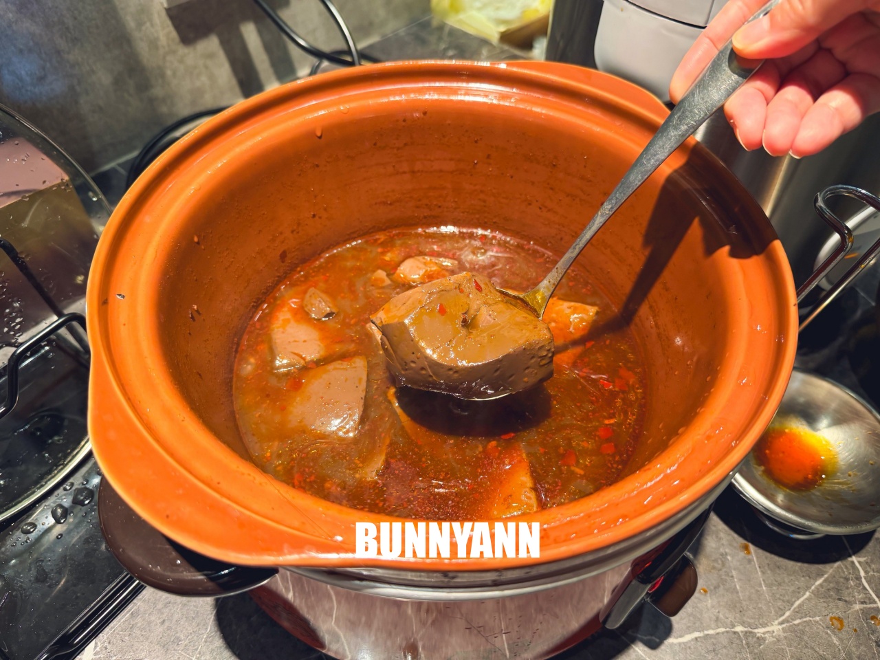 土城火鍋【鍋泰暖南洋火鍋】MAMA麵、泰奶無限暢飲，還有豐盛蔬菜吧吃到飽，讓人一吃再吃