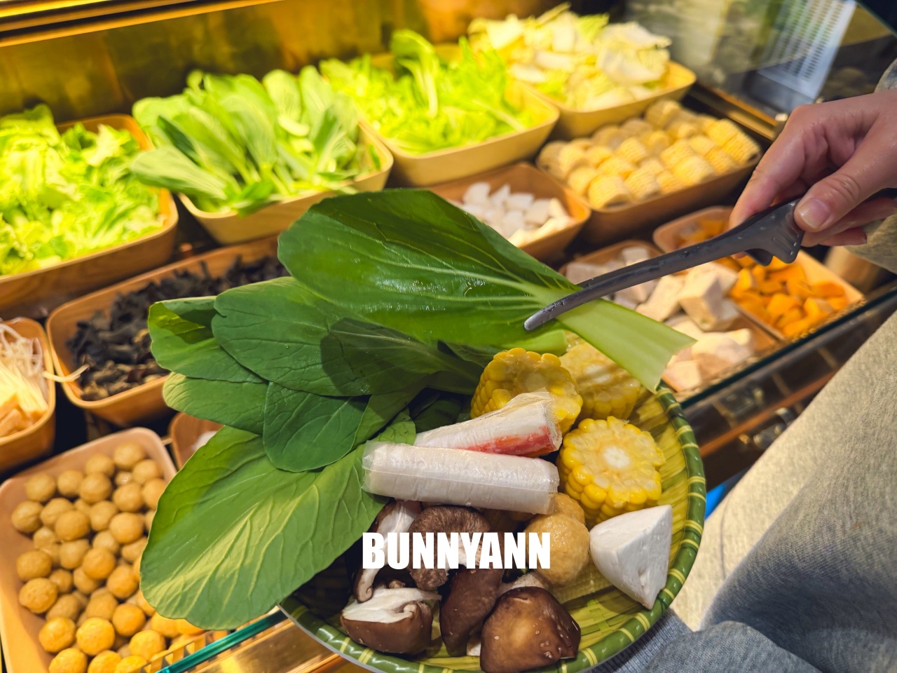 土城火鍋【鍋泰暖南洋火鍋】MAMA麵、泰奶無限暢飲，還有豐盛蔬菜吧吃到飽，讓人一吃再吃